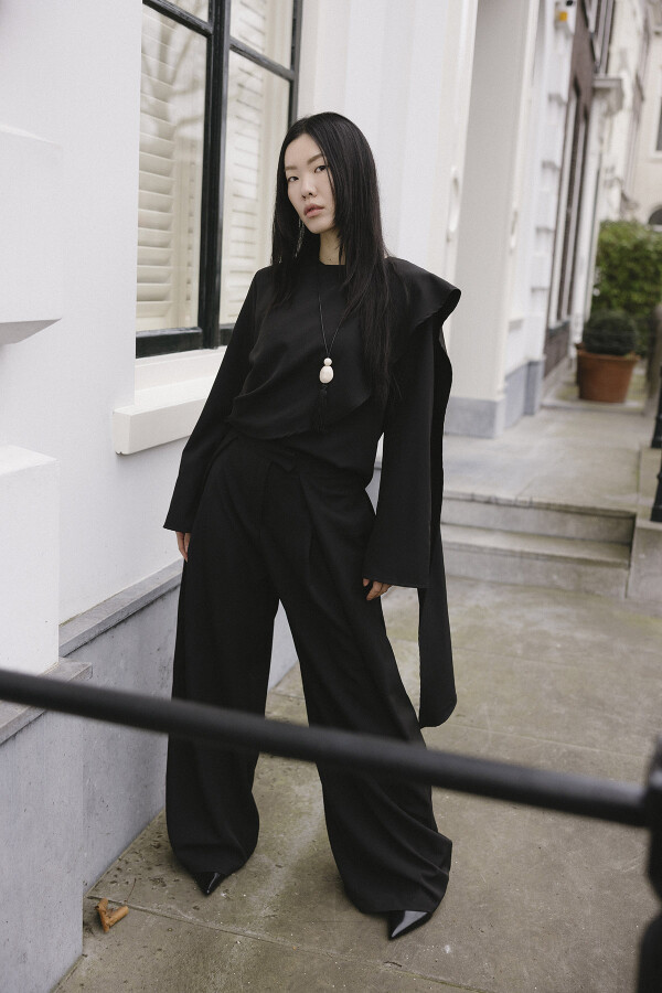 Siyah Drapeli Pelerin Bluz - KUAD