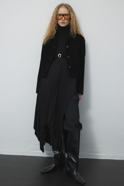 Piliseli Asimetrik Etek Siyah